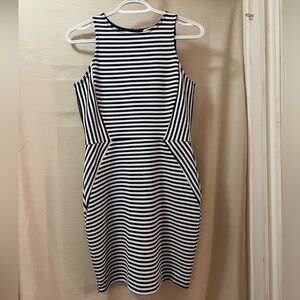 Monteau BOGO women’s Macy and white stripped mini dress size medium ⚫️